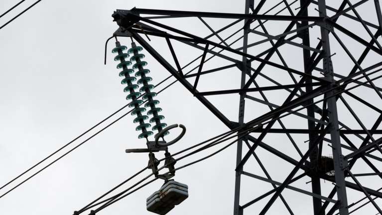 Δημοσιεύθηκε η απόφαση για τη φορολόγηση των υπερκερδών στους παραγωγούς ηλεκτρικής ενέργειας