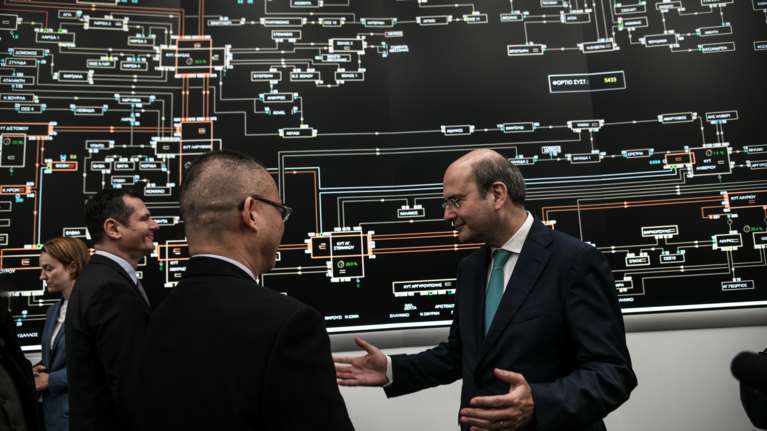 Κ. Χατζηδάκης προς παρόχους ρεύματος: Μειώστε τις τιμές, όπως έκανε η ΔΕΗ