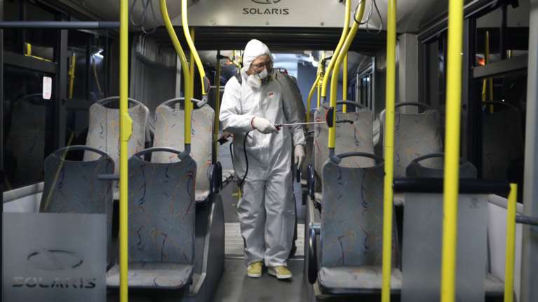 Εντατικοποιούνται τα μέτρα στα ΜΜΜ για τον κορονοϊό: Καθημερινή απολύμανση