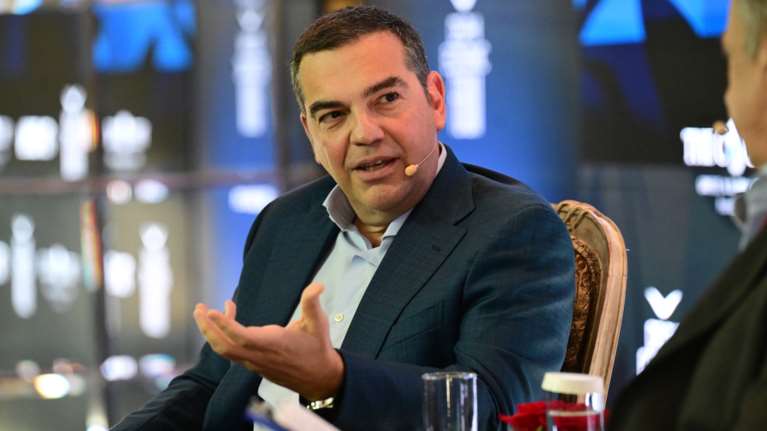 Τσίπρας: Έτσι την πάτησε ο Μητσοτάκης με τον Σαμαρά -  Ο Φλωράκης έλεγε &quot;όταν κατουράς στη θάλασσα, το βρίσκεις στο αλάτι&quot;