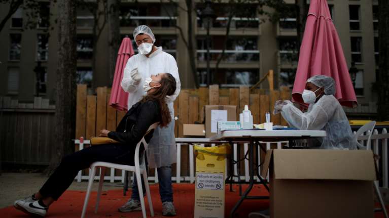 Γαλλία- κορονοϊός: Δεύτερο κύμα από τον Νοέμβριο - Με μάσκες παντού στη Μασσαλία - Κλείνουν τα μπαρ στις 23:00