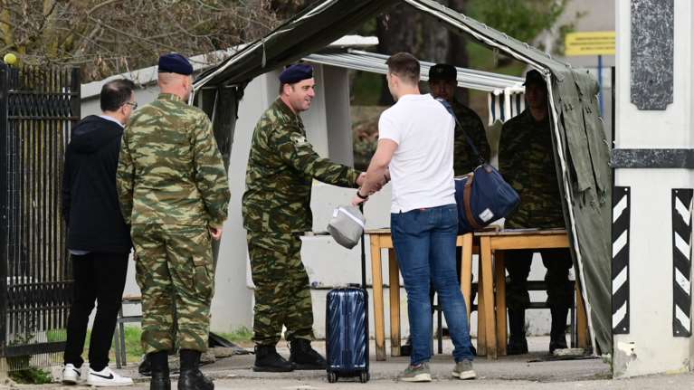 &quot;Μου φαίνεται θα γίνουν όλοι ΣΥΡΙΖΑ&quot;: Τι μετέφερε ο Κασσελάκης σε συνεργάτη του για το κλίμα στον στρατό [Βίντεο]