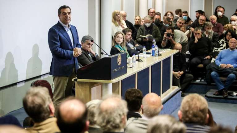 Ο Τσίπρας στην παρουσίαση βιβλίου του Τσακαλώτου - Επίθεση στην κυβέρνηση για τα υπερκέρδη των διυλιστηρίων [εικόνες]