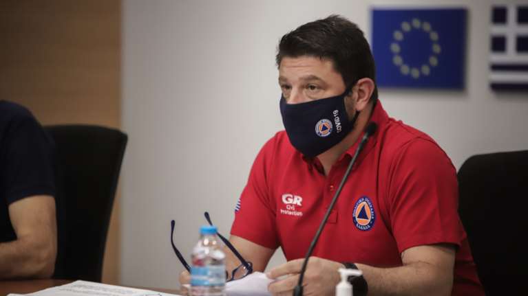 Κακοκαιρία Ιανός: Νέο μέτωπο προαναγγέλει ο Χαρδαλιάς - Καταιγίδες σε Στερεά και Θεσσαλία