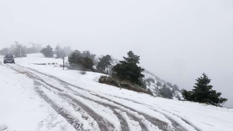 Κακοκαιρία Avgi: Εγκλωβισμένοι οδηγοί σε Πάρνηθα και Φυλή - Επιχείρηση για τον απεγκλωβισμό τους