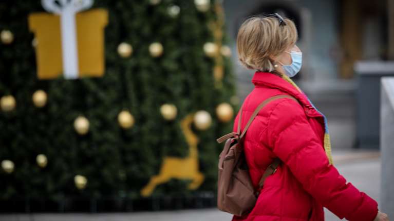 Έκκληση Μητσοτάκη για Χριστούγεννα σε στενό κύκλο - Κίνδυνος για 3ο κύμα της πανδημίας