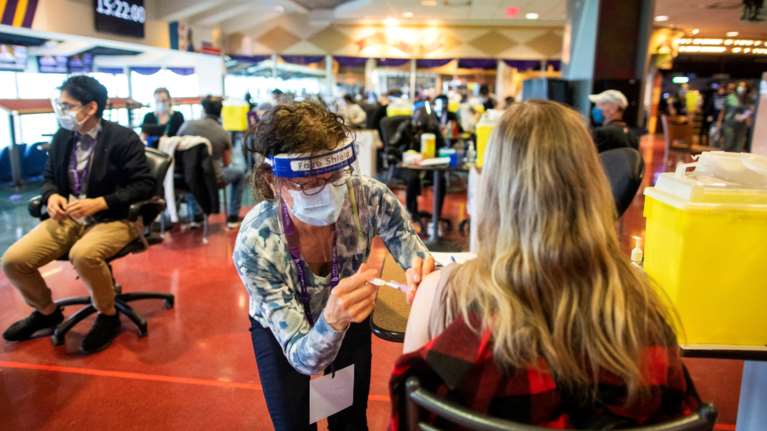 Καναδάς: Εγκρίθηκε η αλλαγή εμβολίου στη δεύτερη δόση - Τέλος το AstraZeneca σε πολλές περιοχές