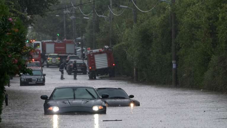 Προβλήματα από την κακοκαιρία σε αρκετές περιοχές  - Διακοπές ρεύματος σε Χαλκιδική και Σέρρες [βίντεο]