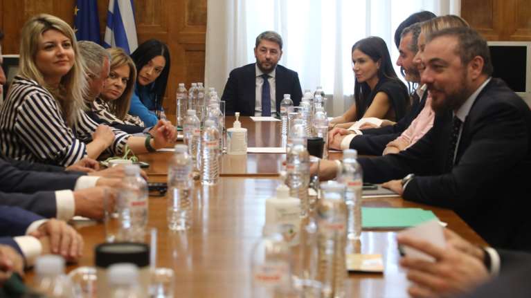 Ένταση στην ΚΟ του ΠΑΣΟΚ: Τα καρφιά Κωνσταντινόπουλου, οι φωνές για τα εργασιακά και τα κλάματα της Λιακούλη