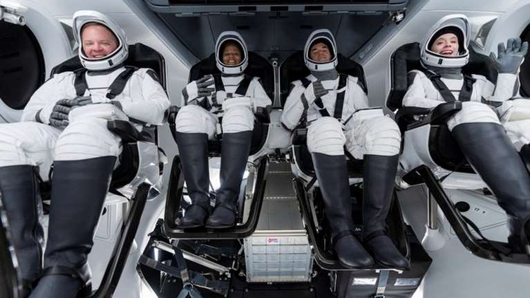 SpaceX: Οι τουρίστες - αστροναύτες μίλησαν με τον Τομ Κρουζ από το Διάστημα