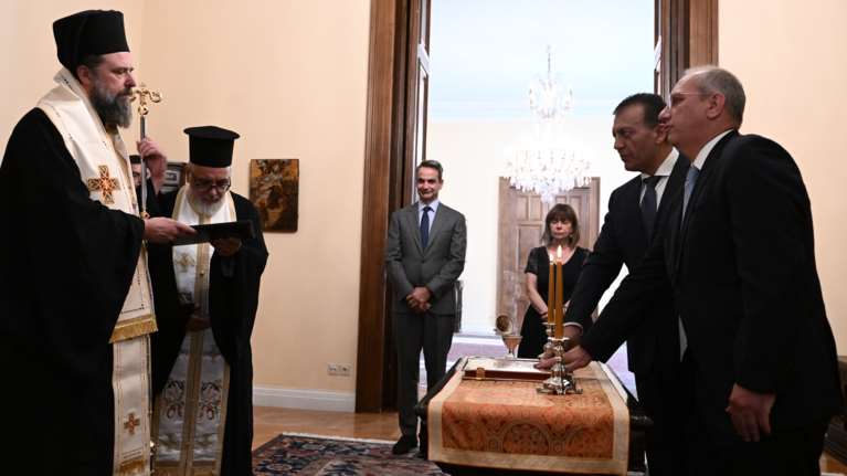 Προεδρικό Μέγαρο: Ορκίστηκαν ο Γιάννης Οικονόμου και ο Γιάννης Βρούτσης