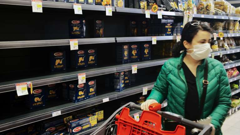 &quot;Καμπανάκι&quot; από τον ΟΗΕ: Παγκόσμια έλλειψη τροφίμων μπορεί να προκαλέσουν τα μέτρα για τον κορονοϊό