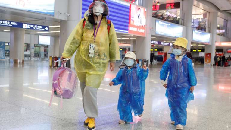 Κορονοϊός: Ο πιο διάσημος Κινέζος επιδημιολόγος δηλώνει: Τέλος με τον ιό μέχρι τον Ιούνιο