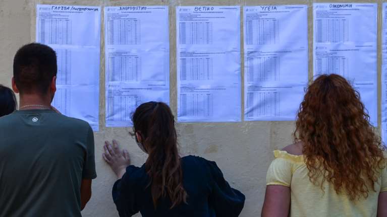 Πανελλήνιες 2023: Πώς θα κινηθούν οι βάσεις - Άνοδος για Νομική, Ψυχολογία, Πολυτεχνεία, πτώση για Ιατρικές