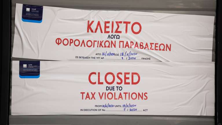 Λουκέτο 10 ημερών σε γνωστή πιτσαρία του Παλαιού Φαλήρου: Δεν έκοβαν αποδείξεις και ξήλωσαν το αυτοκόλλητο της ΑΑΔΕ