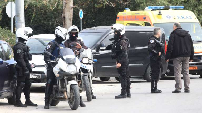 &quot;Είναι πάνω ο Άρης και πυροβολεί - Ηθελε να εκδικηθεί τα αφεντικά&quot; - Αποκαλυπτικές μαρτυρίες από το μακελειό στη Γλυφάδα