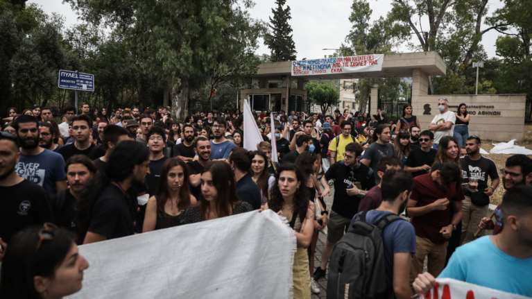 Φοιτητές έκλεισαν την Κατεχάκη διαμαρτυρόμενοι για την πανεπιστημιακή αστυνομία - Πήγαν και στο υπουργείο Προστασίας του Πολίτη