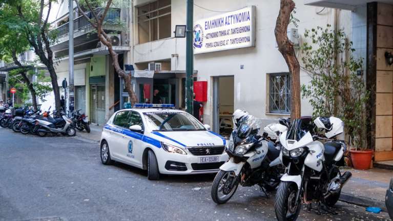 Νέο θρίλερ στον Άγιο Παντελεήμονα: Μαχαιρωμένος Ιρανός καταγγέλλει τον Έλληνα συγκάτοικό του που αναζητείται