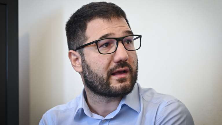 Ηλιόπουλος: Ο Μητσοτάκης κορονο-πάρτι και οι πολίτες 8 ώρες δουλειά, 8 ώρες ύπνο και 8 ώρες καραντίνα