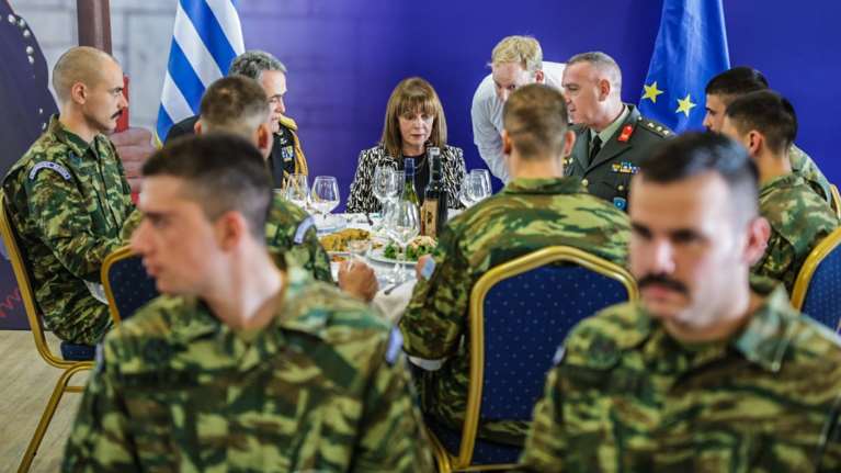 Κατερίνα Σακελλαροπούλου: Η ΠτΔ στην Προεδρική Φρουρά για τον εορτασμό της 154ης επετείου της ίδρυσής της [εικόνες]