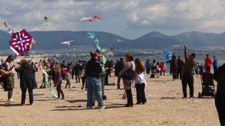 Καθαρά Δευτέρα: Τι γιορτάζουμε σήμερα - Το πέταγμα του χαρταετού και τα έθιμα της ημέρας
