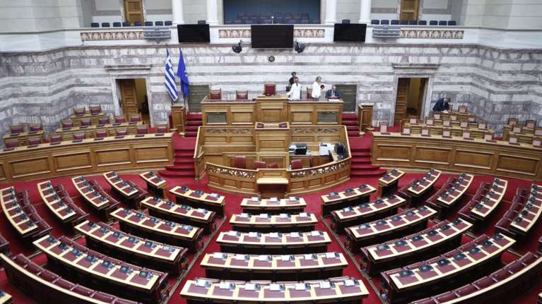 Ποιο κορυφαίο πολιτικό στέλεχος δεν πήγε διακοπές και έκατσε στην... Κηφισιά