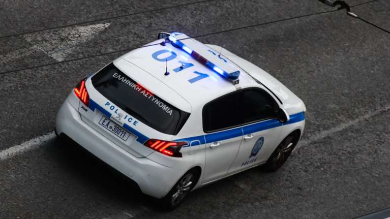 Αποκάλυψη Μπαλάσκα: Παρασημοφορημένος αστυνομικός που συνέλαβε τον Μαζιώτη έκλεψε από γριούλα 40.000 ευρώ [βίντεο]