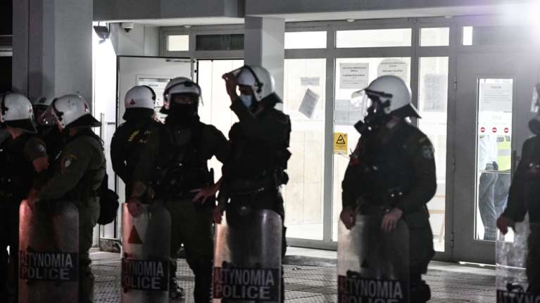 Πέραμα: Αποκαλυπτικοί διάλογοι των αστυνομικών με το Κέντρο ΕΛΑΣ - &quot;Σταματήστε την καταδίωξη, εντολή από ανώτατο αξιωματικό&quot; [Βίντεο]