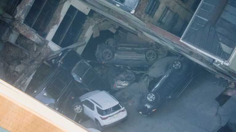 Ένας νεκρός και 5 τραυματίες από κατάρρευση πάρκινγκ στη Νέα Υόρκη - Έρευνες για παγιδευμένους στα συντρίμμια [βίντεο]