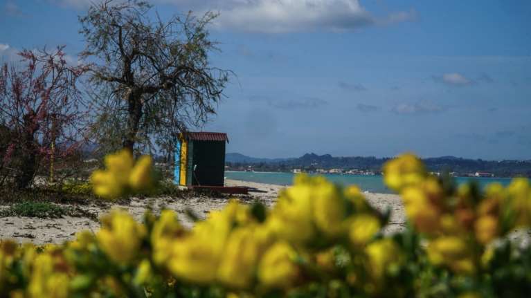 Αίθριος ο καιρός σήμερα, έως 22 βαθμούς ο υδράργυρος - Πού θα εκδηλωθούν τοπικές βροχές