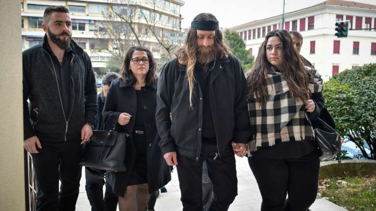 &quot;Αυτοί που έκαναν κακό στον Βαγγέλη κάνουν τη ζωή τους κανονικά&quot; - Ξεσπά η αδερφή του Γιακουμάκη