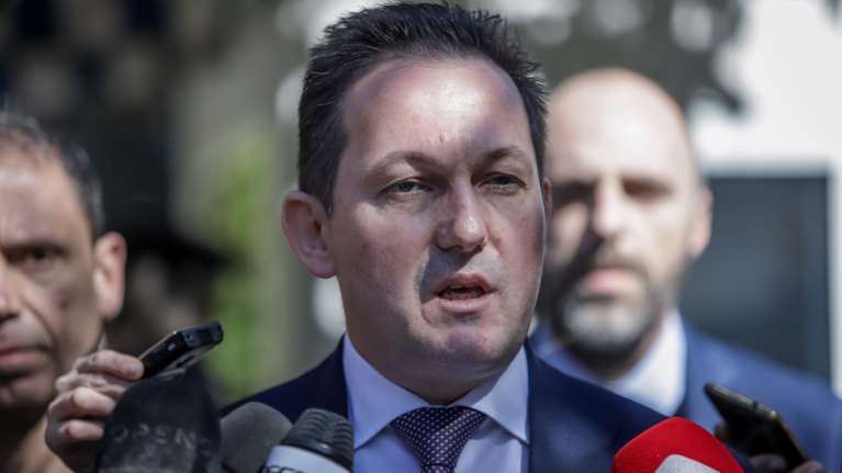 Πέτσας για κορονοϊό: Η κυβέρνηση θα λάβει κι άλλα μέτρα, νωρίτερα απ&#39; όσο χρειαστεί