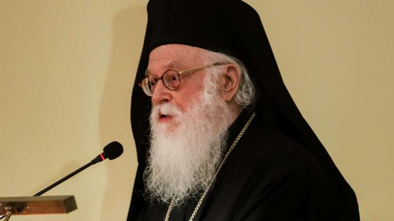 Κορονοϊός: Στη ΜΕΘ του Ευαγγελισμού ο Αρχιεπίσκοπος Αλβανίας, Αναστάσιος