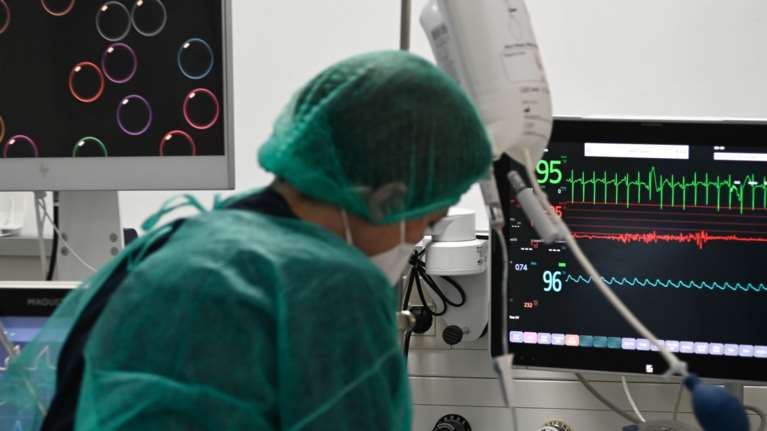 Βόλος: &quot;Μάχη&quot; για να σωθεί 18χρονη σε ΜΕΘ - Παρουσίασε υψηλό πυρετό και σε λίγες ώρες κατέρρευσε