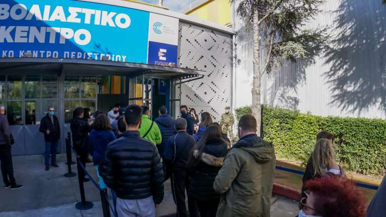 Πιστοποιητικό εμβολιασμού: Λήγει στους 7 μήνες για όσους δεν έχουν κάνει τρίτη δόση - 500.000 οι &quot;ανεμβολίαστοι&quot; την 1η Φεβρουαρίου