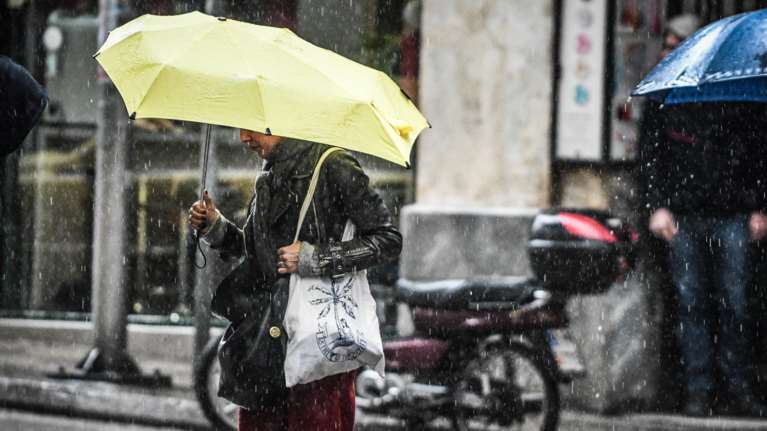 Προειδοποίηση meteo για κακοκαιρία - εξπρές την Τρίτη: Βροχές, καταιγίδες, χιόνια και ισχυροί άνεμοι