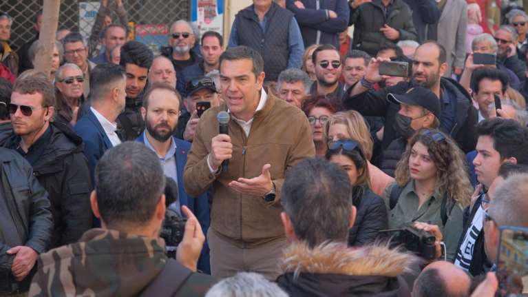 Εργαζόμενος στην εστίαση περιγράφει στον Τσίπρα τις άθλιες συνθήκες εργασίας: &quot;Δουλεύεις 7 στα 7 και σου βάζουν μισό ένσημο&quot;