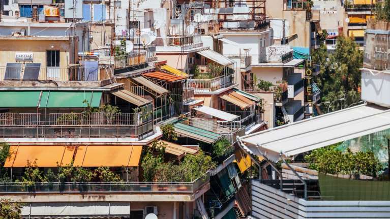 Στεγαστική κρίση: 10 χρόνια παραπάνω δουλειά για να πάρουμε το δικό μας σπίτι - Παραδείγματα