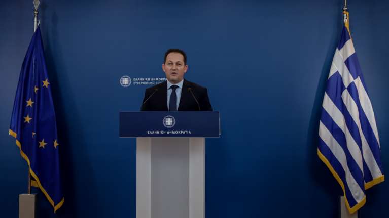 Απάντηση Πέτσα στον ΣΥΡΙΖΑ για τα 20 εκατ. ευρώ στα ΜΜΕ: Θα δημοσιευτούν μόλις ολοκληρωθεί η διαδικασία