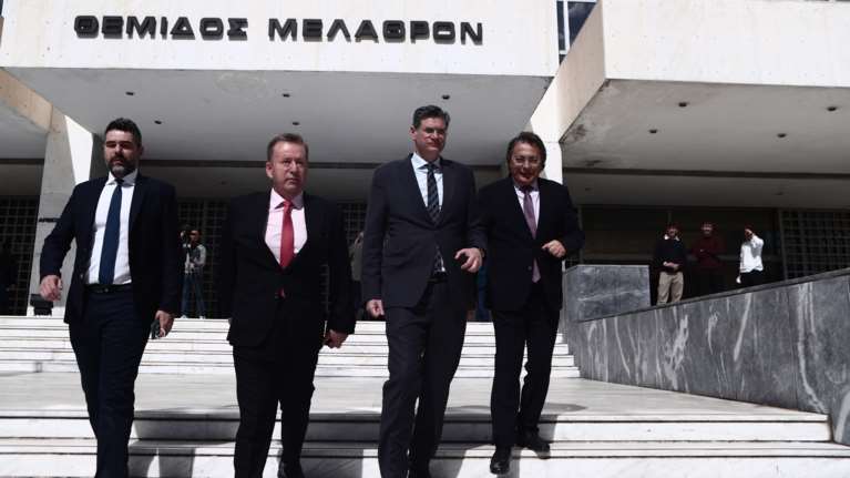 Ο ΣΥΡΙΖΑ κατέθεσε στον Άρειο Πάγο το πόρισμά του για τα Τέμπη - Βλέπει ποινικές ευθύνες Καραμανλή