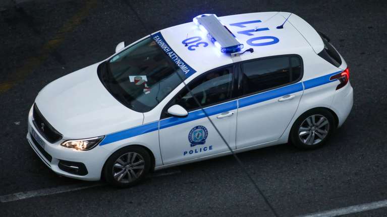 Γνωστός τράπερ συνελήφθη με μαχαίρι 23 εκατοστών στο κέντρο της Αθήνας - Έχει απασχολήσει ξανά τις Αρχές [εικόνα]