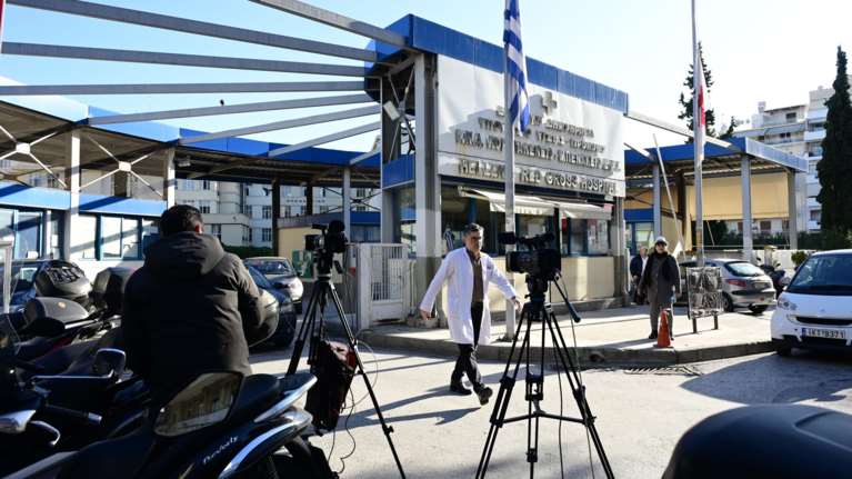 Ερυθρός Σταυρός: &quot;Δεν ακούσαμε θόρυβο, αλλά εκείνη τη στιγμή όλοι τρέχαμε&quot; - Μάρτυρας περιγράφει την πτώση του ασανσέρ