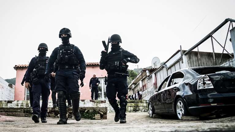 ΕΛΑΣ: Νέες επιχειρήσεις σε καταυλισμούς Ρομά σε Αχαΐα, Αγρίνιο και Σέρρες - 17 συλλήψεις