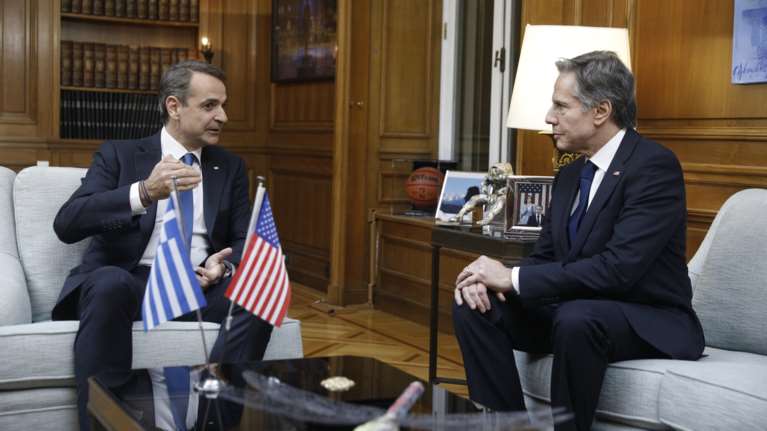 Τηλεφωνική επικοινωνία Μητσοτάκη-Μπλίνκεν: Το ευχαριστώ του Αμερικανού ΥΠΕΞ για τη συνεισφορά της Ελλάδας στην Ουκρανία