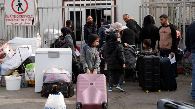 Η πτώση Άσαντ βάζει &quot;στον πάγο&quot; τις αιτήσεις ασύλου από τη Συρία - Τι θα γίνει με τις επιστροφές Σύρων στη χώρα τους