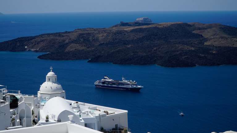 Σαντορίνη: Κατολίσθηση στο Ημεροβίγλι - Σύννεφο σκόνης και βράχια σκέπασαν την περιοχή