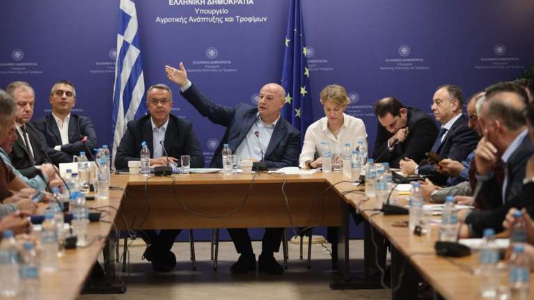 Μέτρα στήριξης για την αγροτική παραγωγή ανακοίνωσε ο Τσιάρας - Αποφασίζουν οι αγρότες για τα μπλόκα