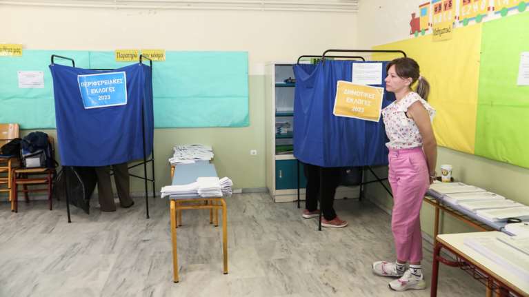 Αυτοδιοικητικές εκλογές 2023: Σε β&#39; γύρο 6 Περιφέρειες και 86 δήμοι - Πού ανοίγουν ξανά οι κάλπες την Κυριακή