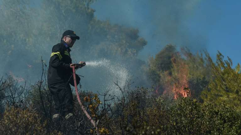 Πυρκαγιά στον Άγιο Ιωάννη Κορινθίας: Μεγάλη κινητοποίηση της Πυροσβεστικής