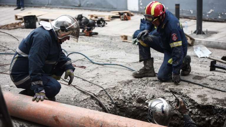 Πειραιάς: Πώς συνέβη το νέο εργατικό δυστύχημα στο φρεάτιο - Πατέρας δύο παιδιών ο 35χρονος